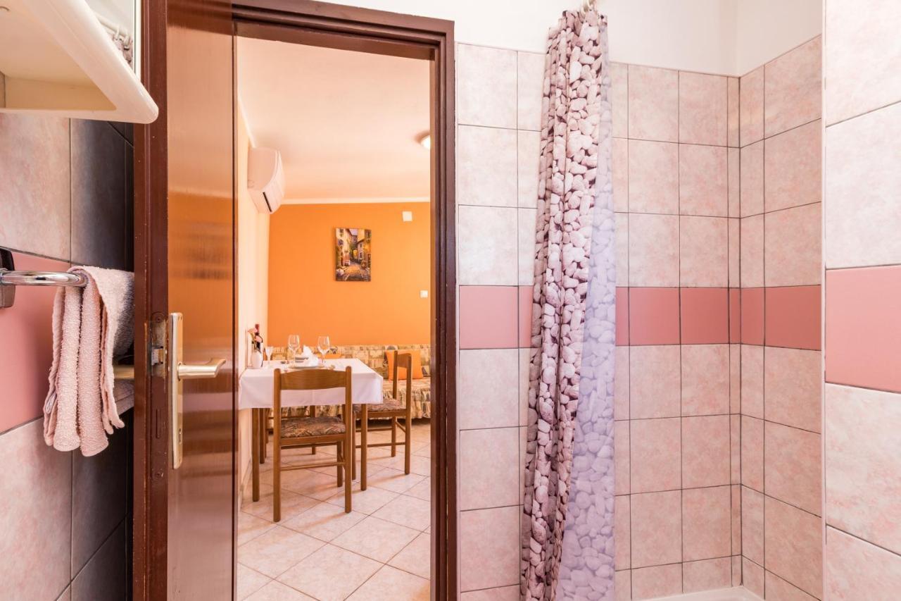 Apartments Kendel Fažana エクステリア 写真
