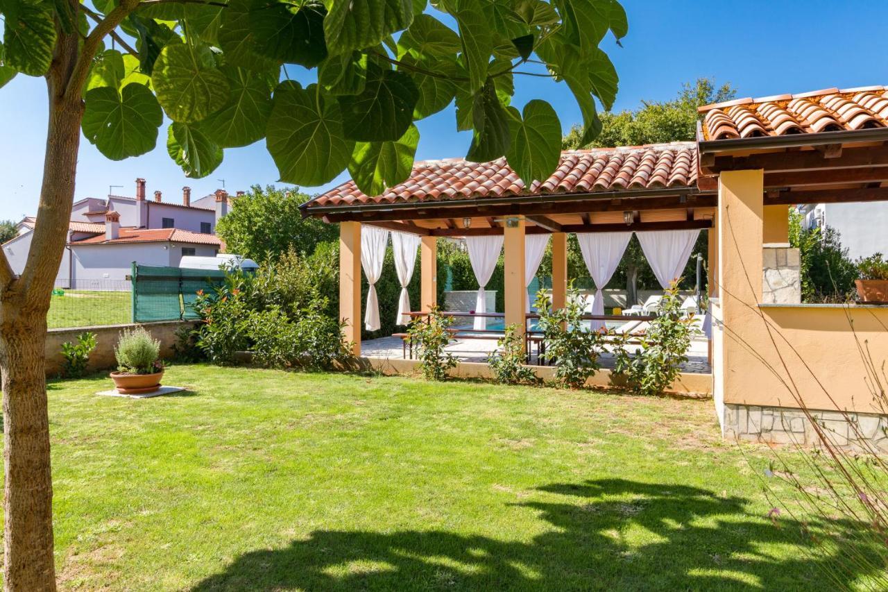 Apartments Kendel Fažana エクステリア 写真