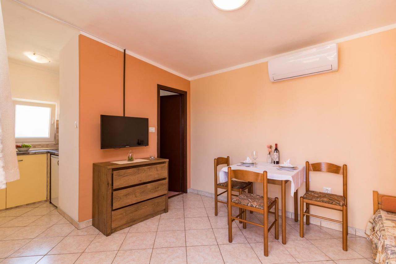 Apartments Kendel Fažana エクステリア 写真